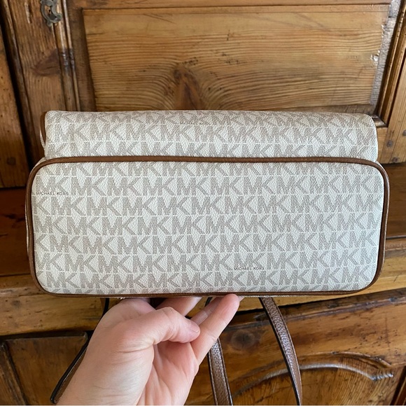 MICHAEL KORS Abbey Large Backpack Logo Print - Picture 6 of 7